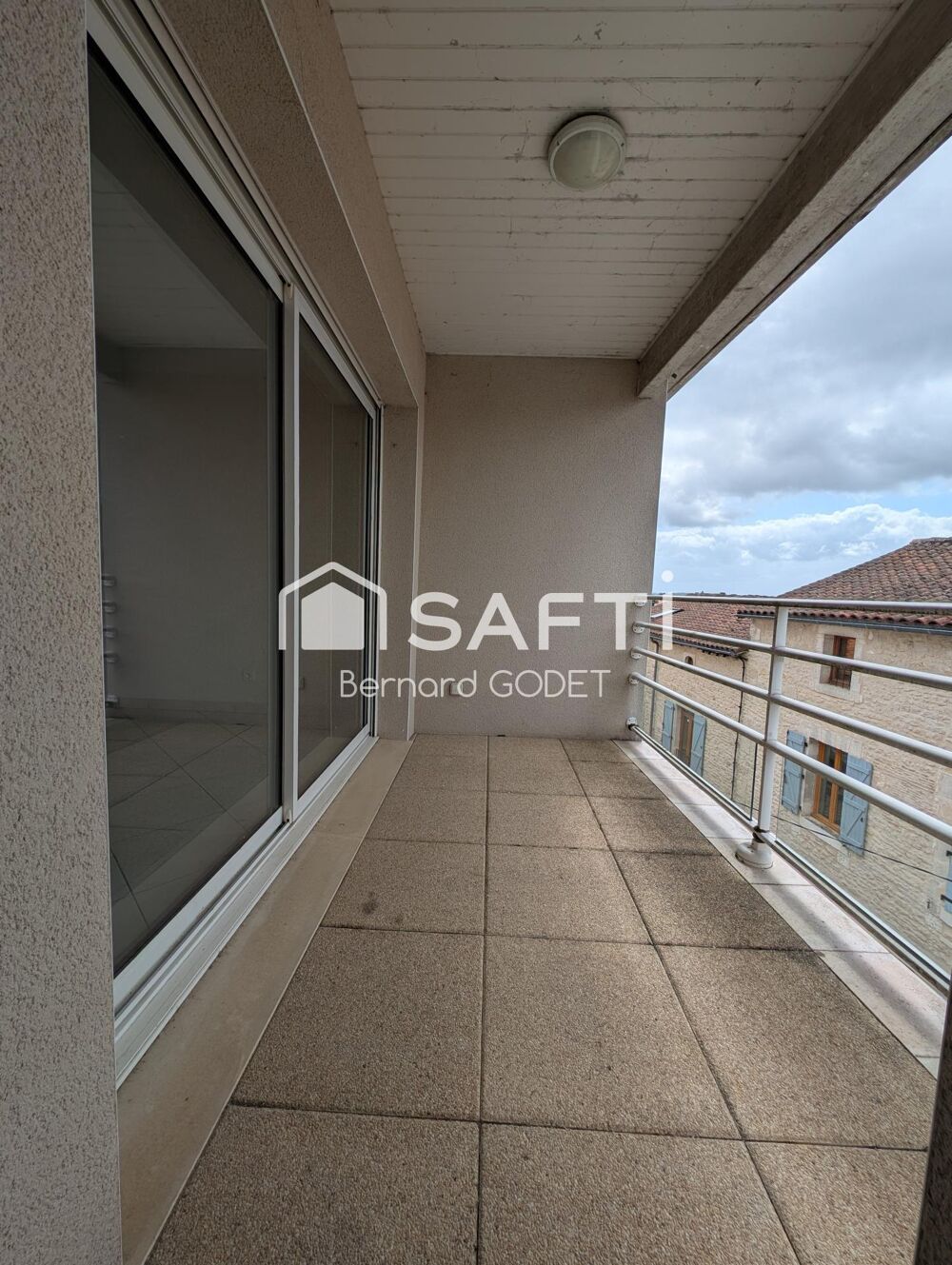Appartement avec ascenseur en plein coeur de Ruffec  Rare sur le secteur !