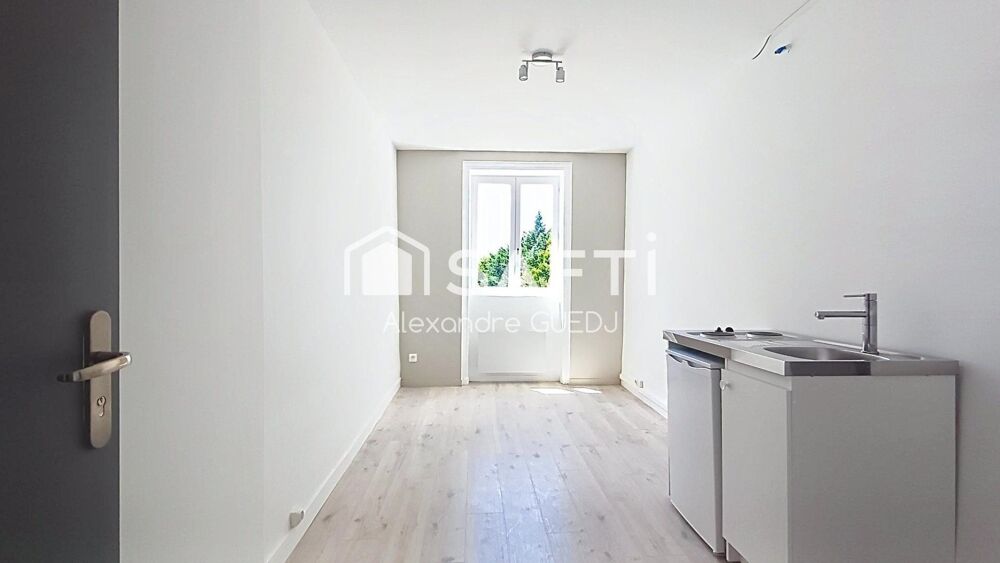 STUDIO REFAIT A NEUF, AVEC PLACE DE PARKING PRIVATIVE