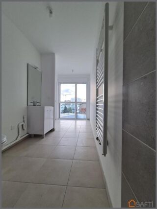  Appartement à louer 4 pièces 82 m²
