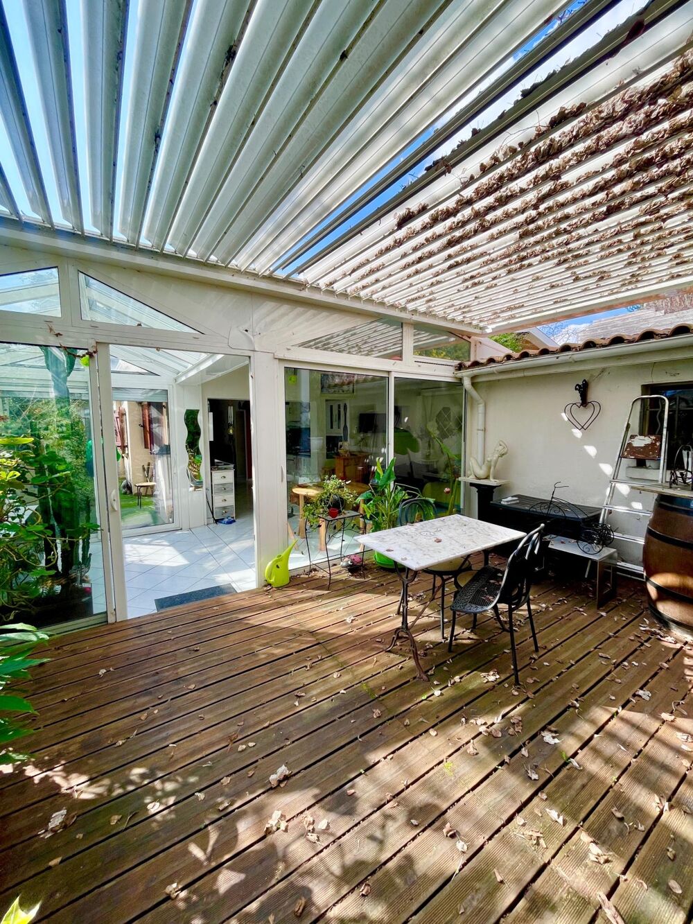 Maison T3 avec belle terrasse verdoyante de 27 m2 et place de parking dans garage