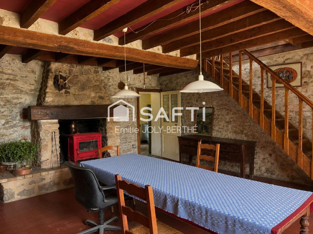 Vente Maison Corps de ferme avec dépendances sur plus de 5 hectares – Cossé-en-Champagne / 53340 Cosse-en-champagne