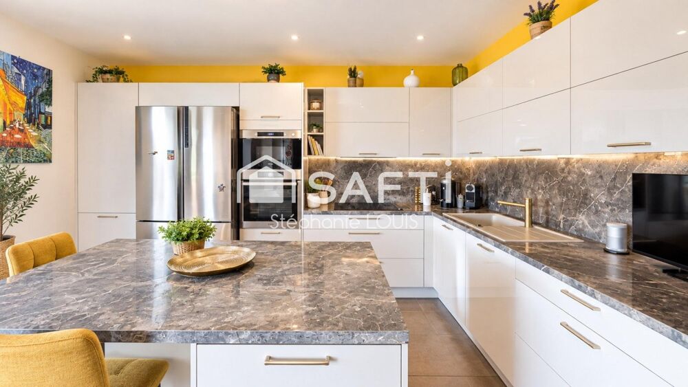 Vente Appartement T4 dernier étage avec toit-terrasse et jacuzzi Frejus