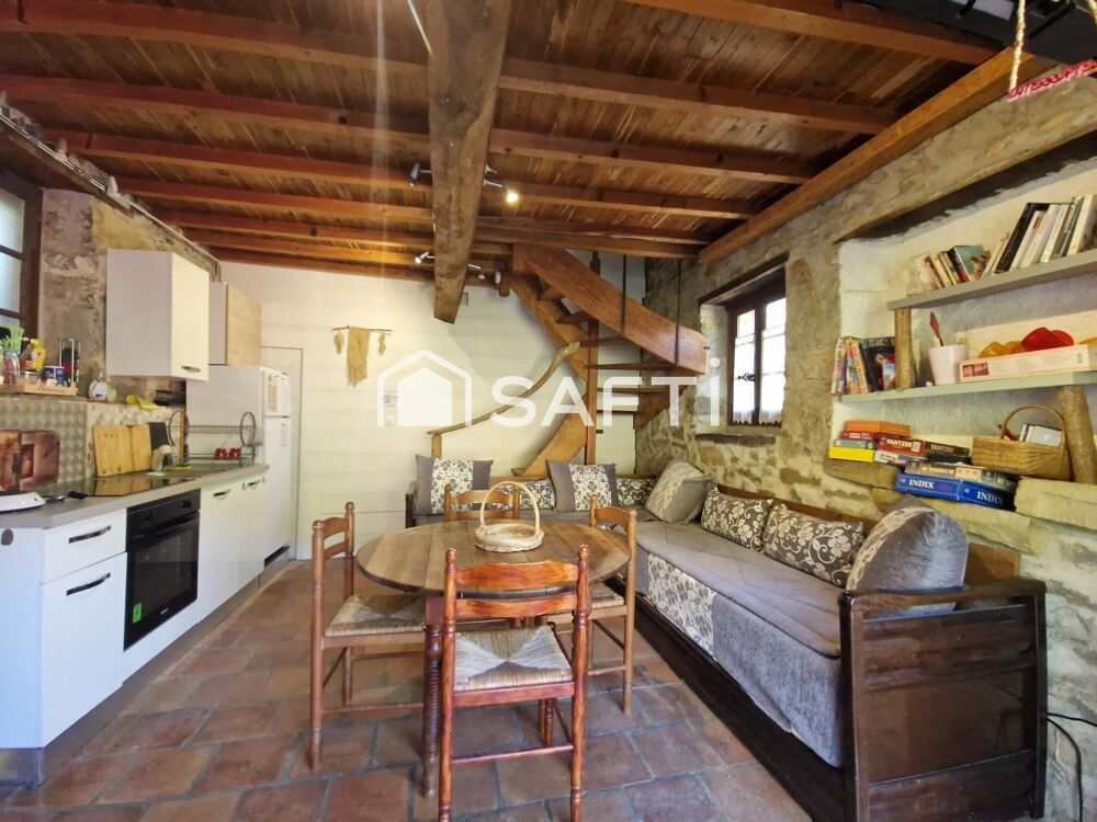 Maison (Gîte) de 31m², vendue meublée, cours et abri.