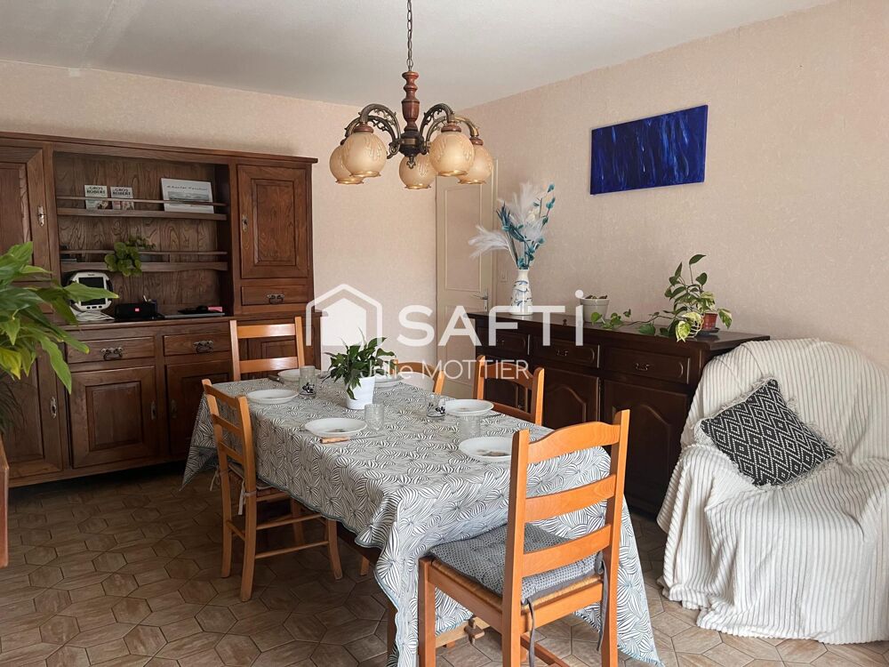 Maison au centre de La Flotte Calme et sans mitoyenneté