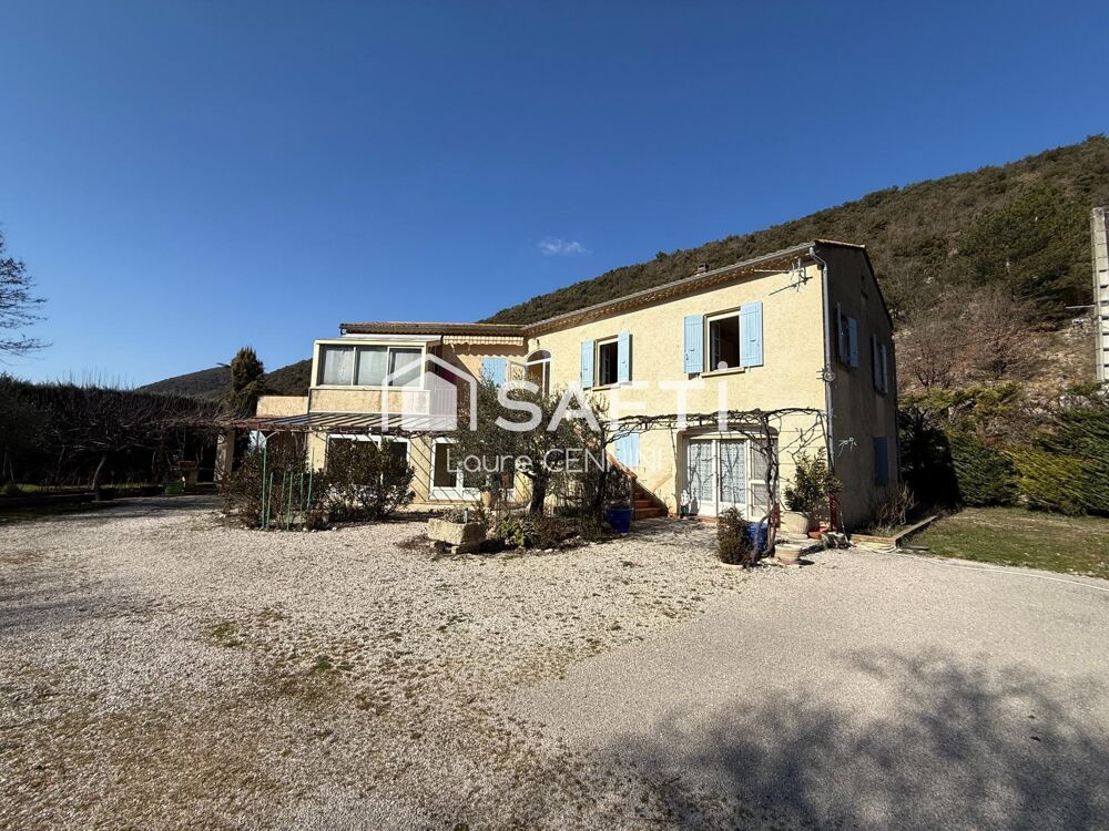 Maison de belle facture sur 12 500 m² de terrain