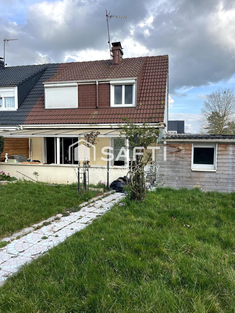 Maison semi-mitoyenne quartier Hôpital avec jardin, garage et cave