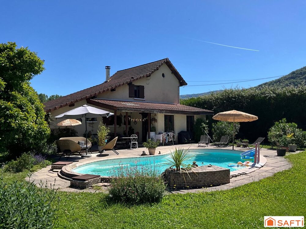 Vente Maison Maison pleine de charme sans vis à vis avec un terrain attenant de 7740 mètres. Vions