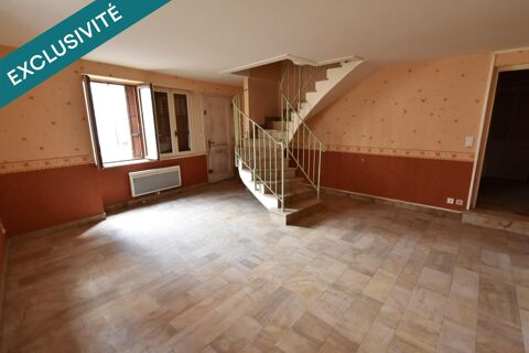   Idéalement située à Julienas cette maison de village offre de nombreuses possibilités Maison - 5 pièce(s) - 113 m²