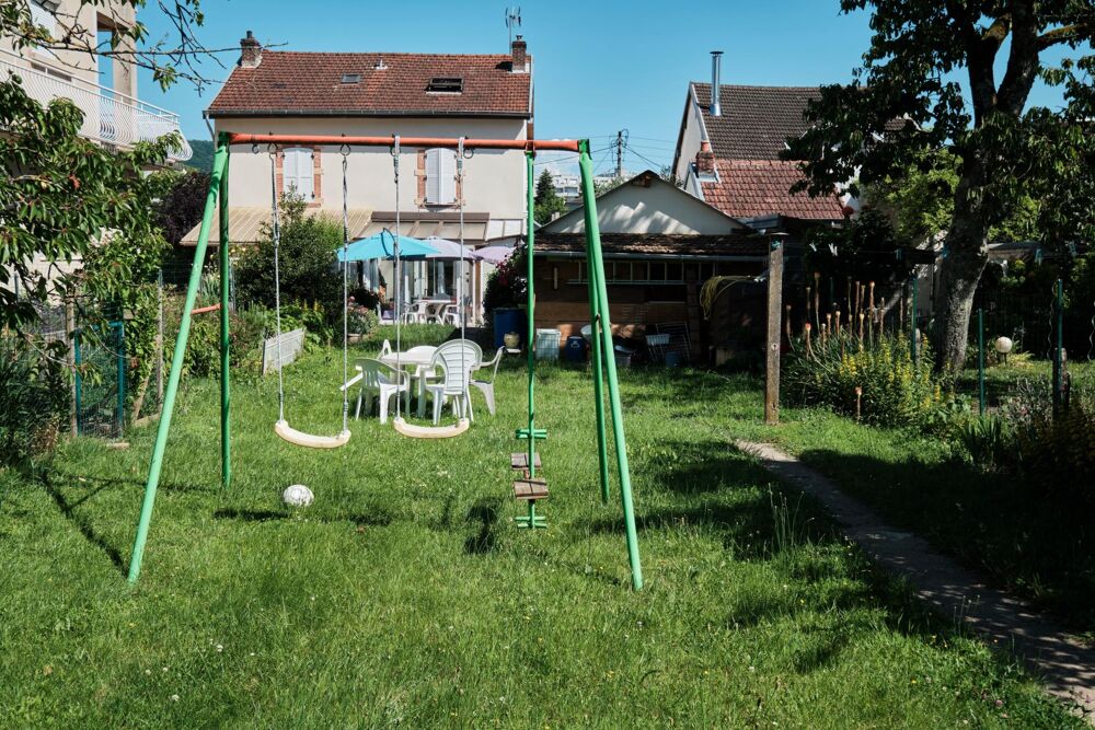 Maison avec jardin, à proximité du centre-ville