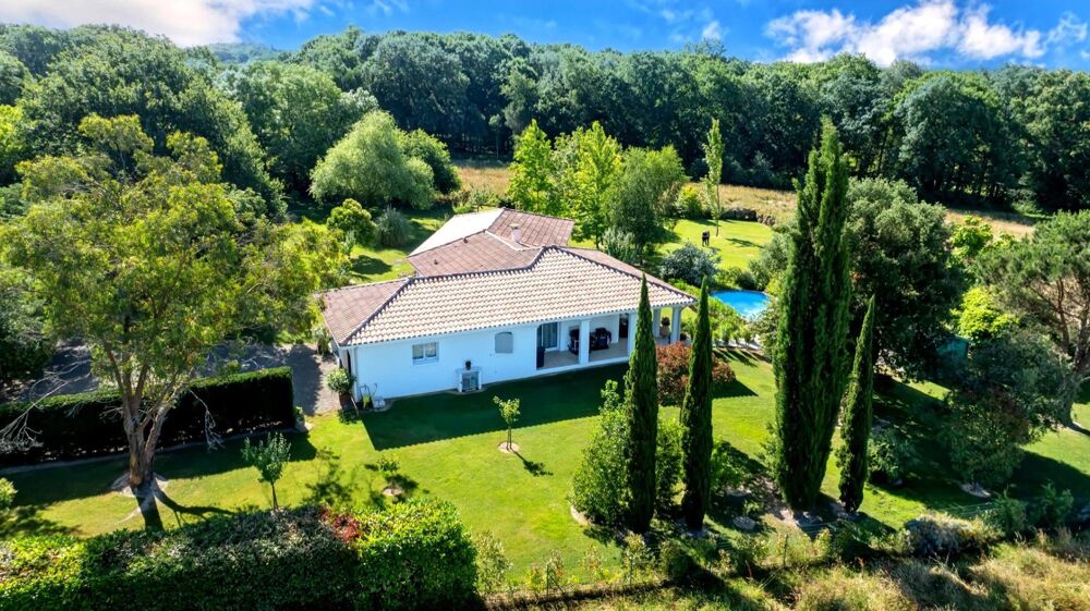 VILLA PLAIN-PIEDS DOUBLE GARAGE AVEC PISCINE AU SEL ET TERRAIN CLOS