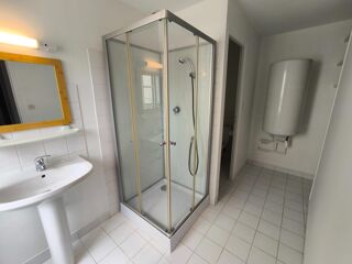  Appartement à louer 3 pièces 65 m²