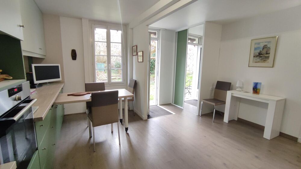 Maison familiale avec double accès  8 pièces