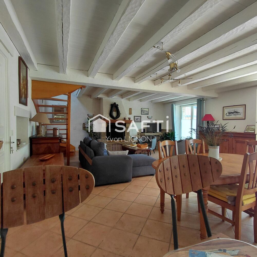 Vente Maison 109 m² habitables + environ 140 m² à aménager + garage 42 m² + espace aménagé d'environ 30 m² au-dessus Saint-lyphard