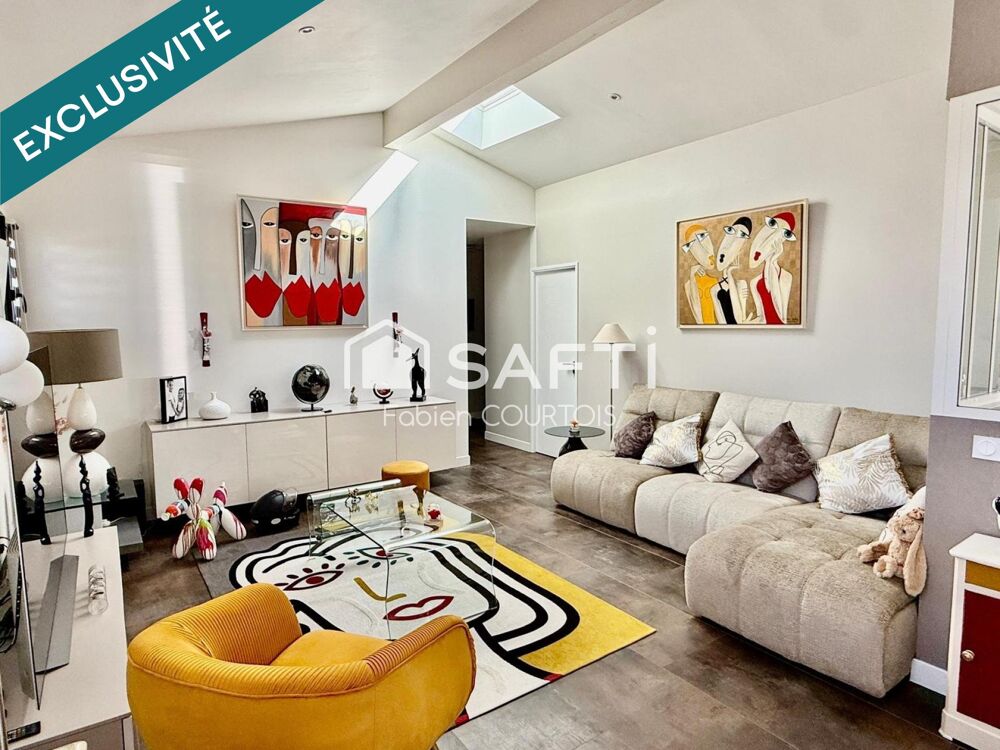 Maison contemporaine avec piscine de très haute qualité.