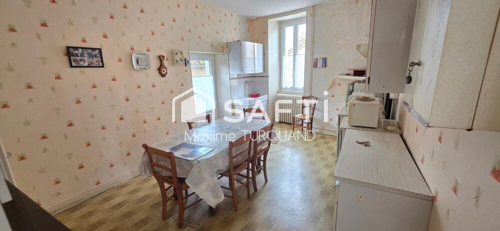 Vente Maison Maison d'habitation à rénover 110m², 3 chambres 730m² de terrain + dépendances. Saint-marsault
