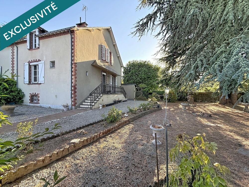 Cette jolie maison familiale avec un terrain clos et arboré.