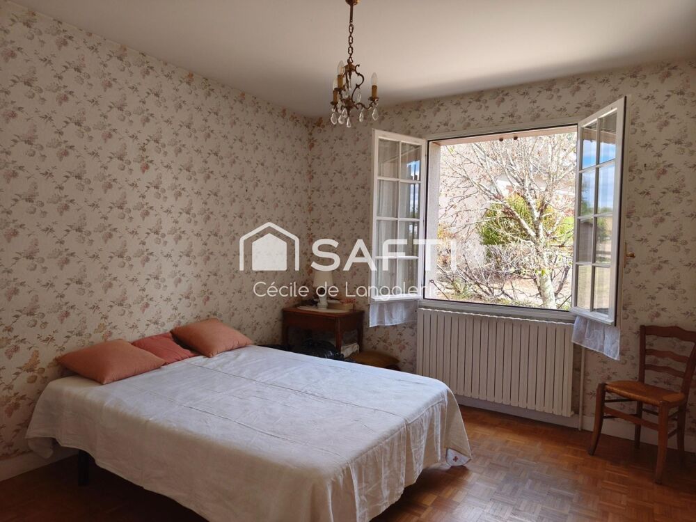 BELLE MAISON ENTRETENUE AVEC VIE DE PLAIN-PIED