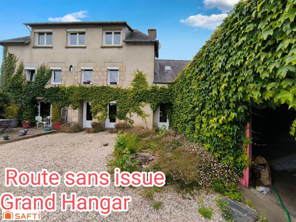 Maison spacieuse en pierre dans une rue en sans issue