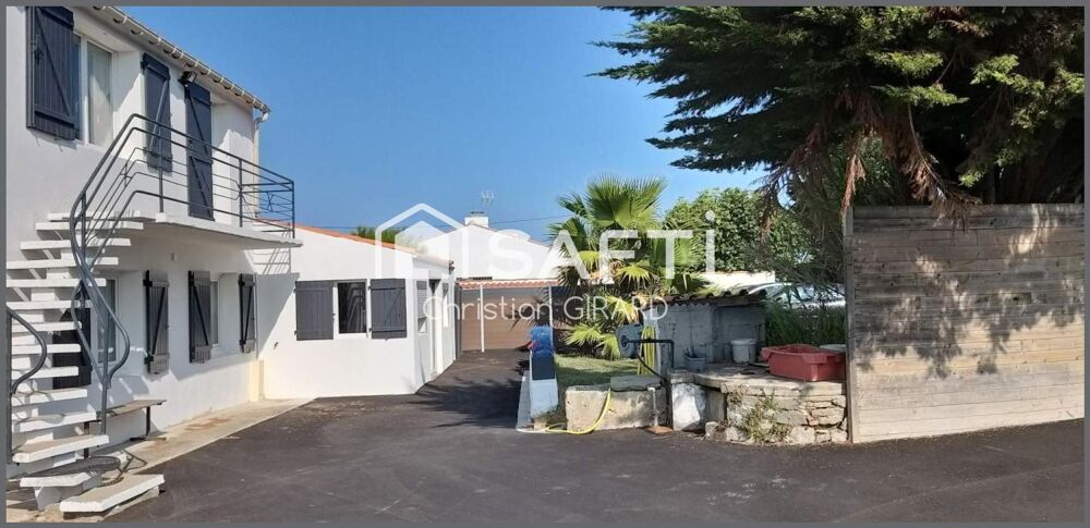 A Noirmoutier en l 'ile, en zone blanche, maison en pierres avec demi-étage et studio indépendant, pour une surface habitable de