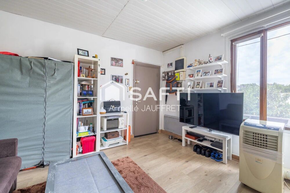 Vendu loué, studio idéalement situé.
