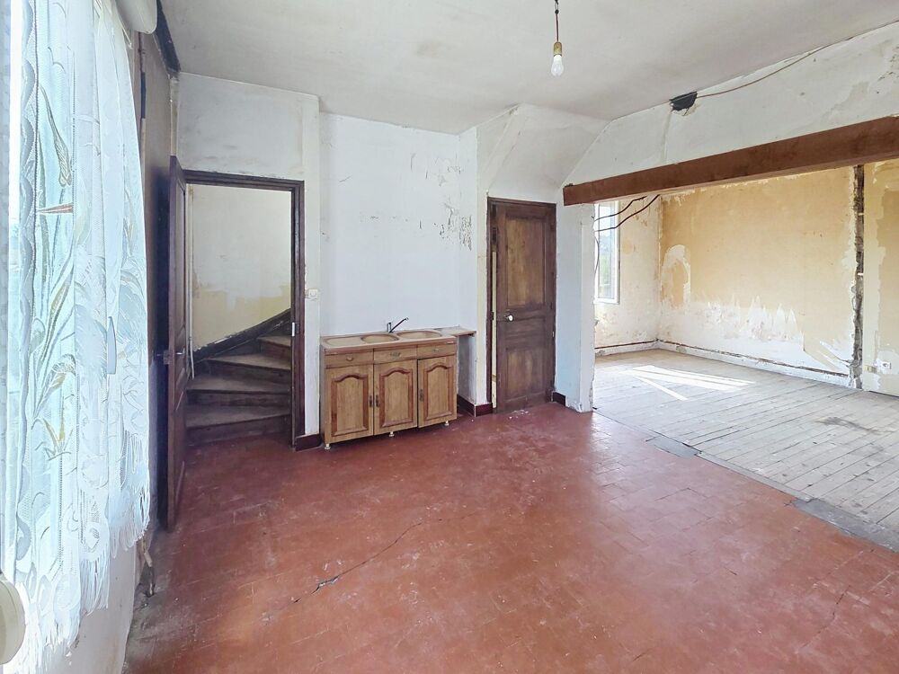 Vente Maison maison semi mitoyenne 3pièces  avec jardin et  garage à rénover, proche de toutes commodités, axe Soissons /Chauny Folembray