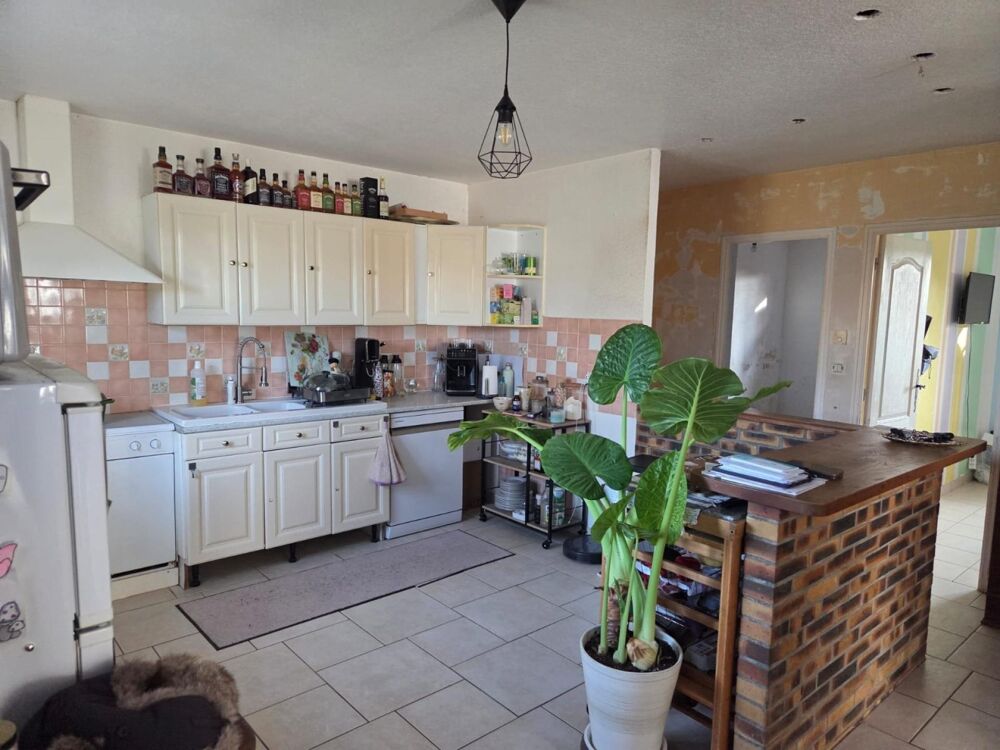Vente Maison Maison de plain pied, trois chambres avec terrain et garage. Chessy-les-pres