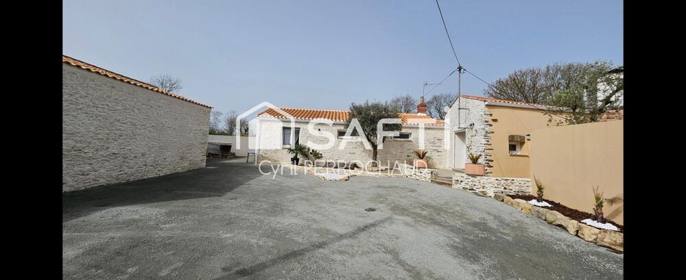 Maison en pierre entièrement rénovée denviron 115 m² avec piscine