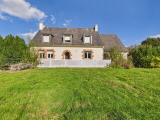 Vente Maison Maison familiale de 170 m² avec dépendance sur un terrain de 2 480 m² Lanmeur