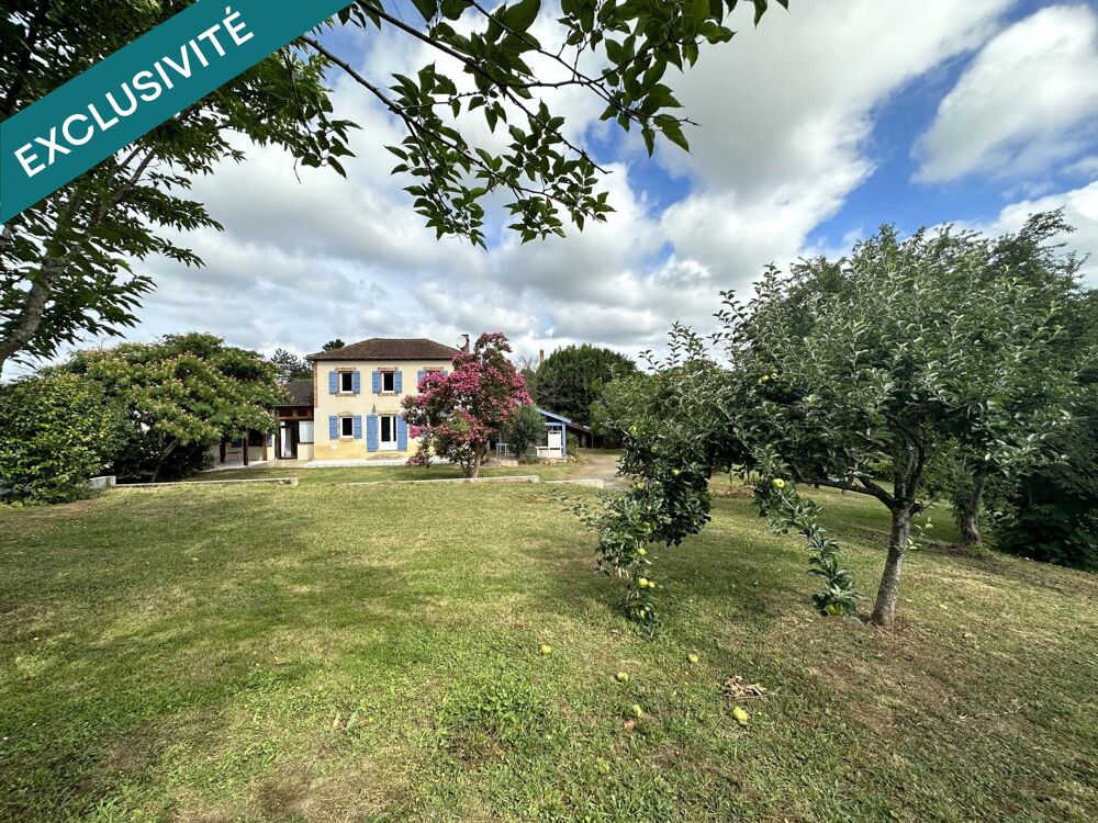 Maison de caractère d'environ 184m² comprenant un gîte indépendant sur un terrain arboré et clos de 3000m².