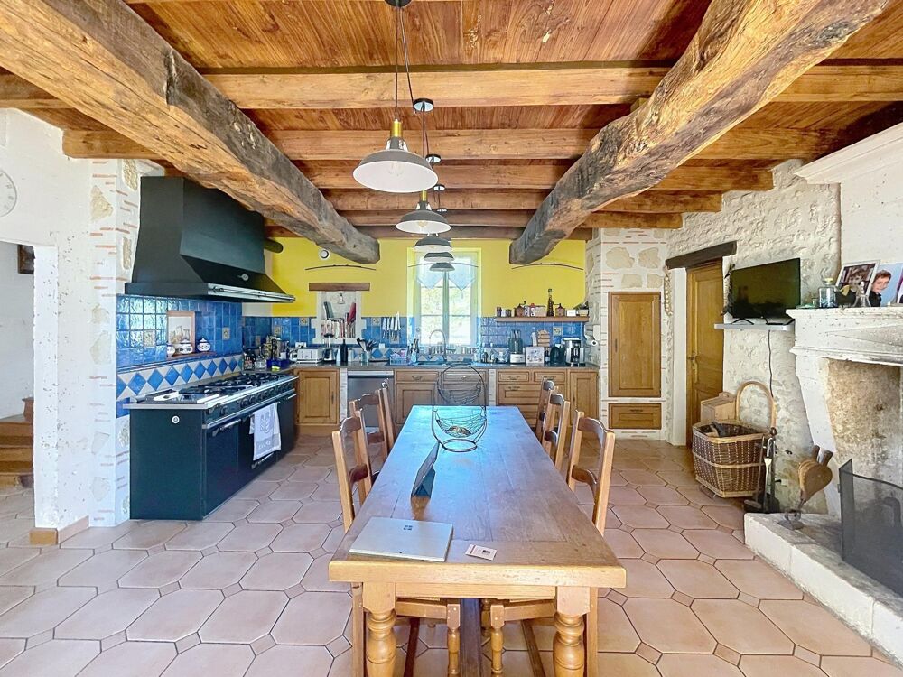 Vente Maison Propriété charentaise de caractère – Volumes exceptionnels – Terrain clos de murs – À 10 min d'Angoulême Fléac