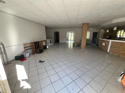 Local commercial 165 M2 + extérieur quartier Nungesser 191100 59770 Marly