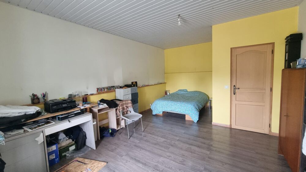Authentique maison charentaise avec fort potentiel  170 m² habitables, vastes dépendances