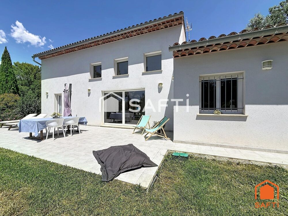 Villa récente de 133m² posée sur 1300m² de terrain clos