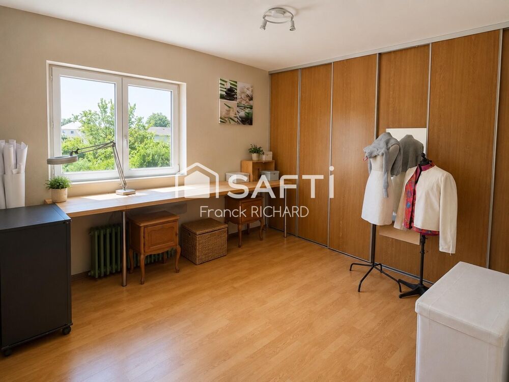 Vente Maison Grande maison familiale de 178 m² – Dépendances, grange et 3 000 m² de terrain clos Crevecoeur-le-grand