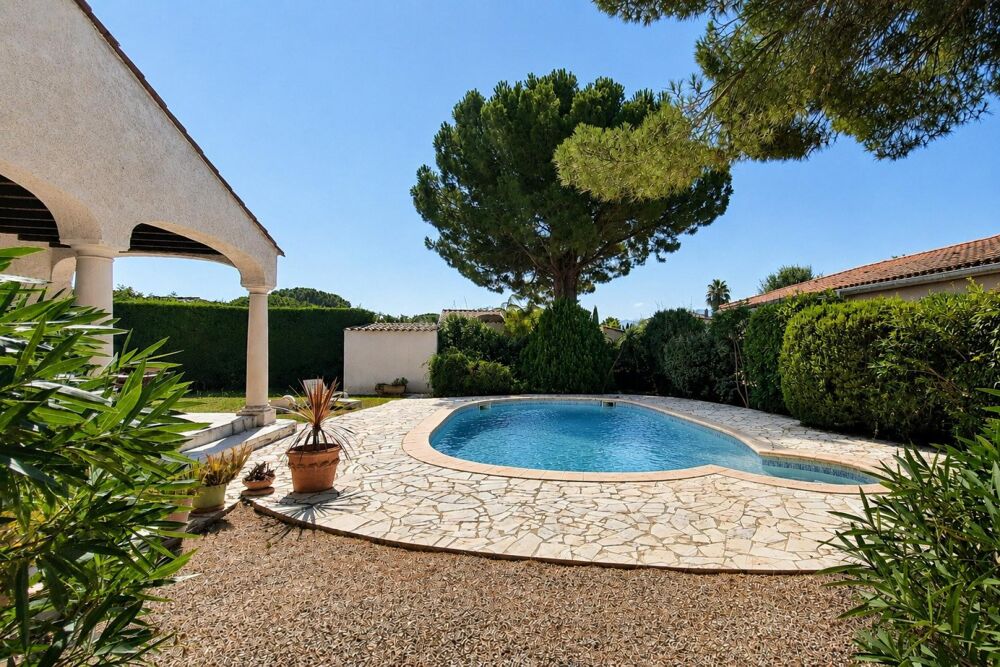 Villa 4 faces avec piscine et grand parc arboré