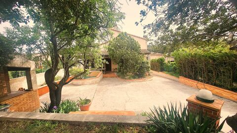   Magnifique Bastide de 210  m avec 3 appartements  , jardin et parking au centre du Rove Maison - 7 pice(s) - 210 m