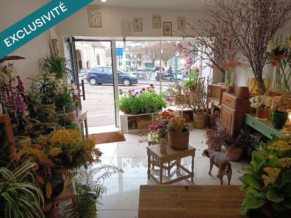   MURS DE BOUTIQUE EMPLACEMENT N°1 IMMEUBLE EN ANGLE SUR LA PLACE NOTRE DAME 
