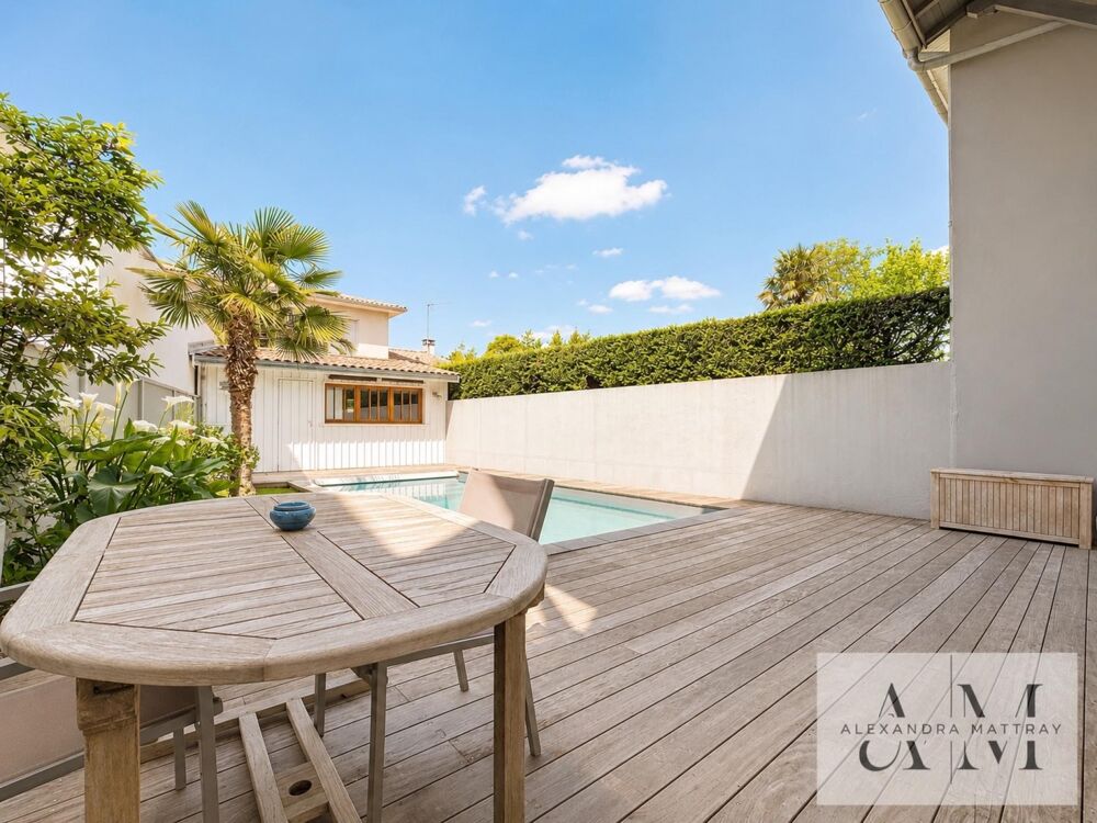 Vente Maison Maison coup de coeur 6 pièces 4 chambres + bureau, piscine, à 50 mètres du Parc Bordelais Bordeaux