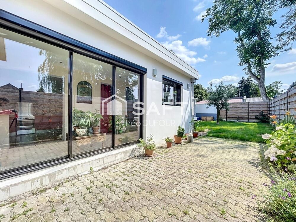 À découvrir sans tarder cette belle maison familiale de 158 m² vous séduira par ses volumes généreux, sa luminosité exceptionnel