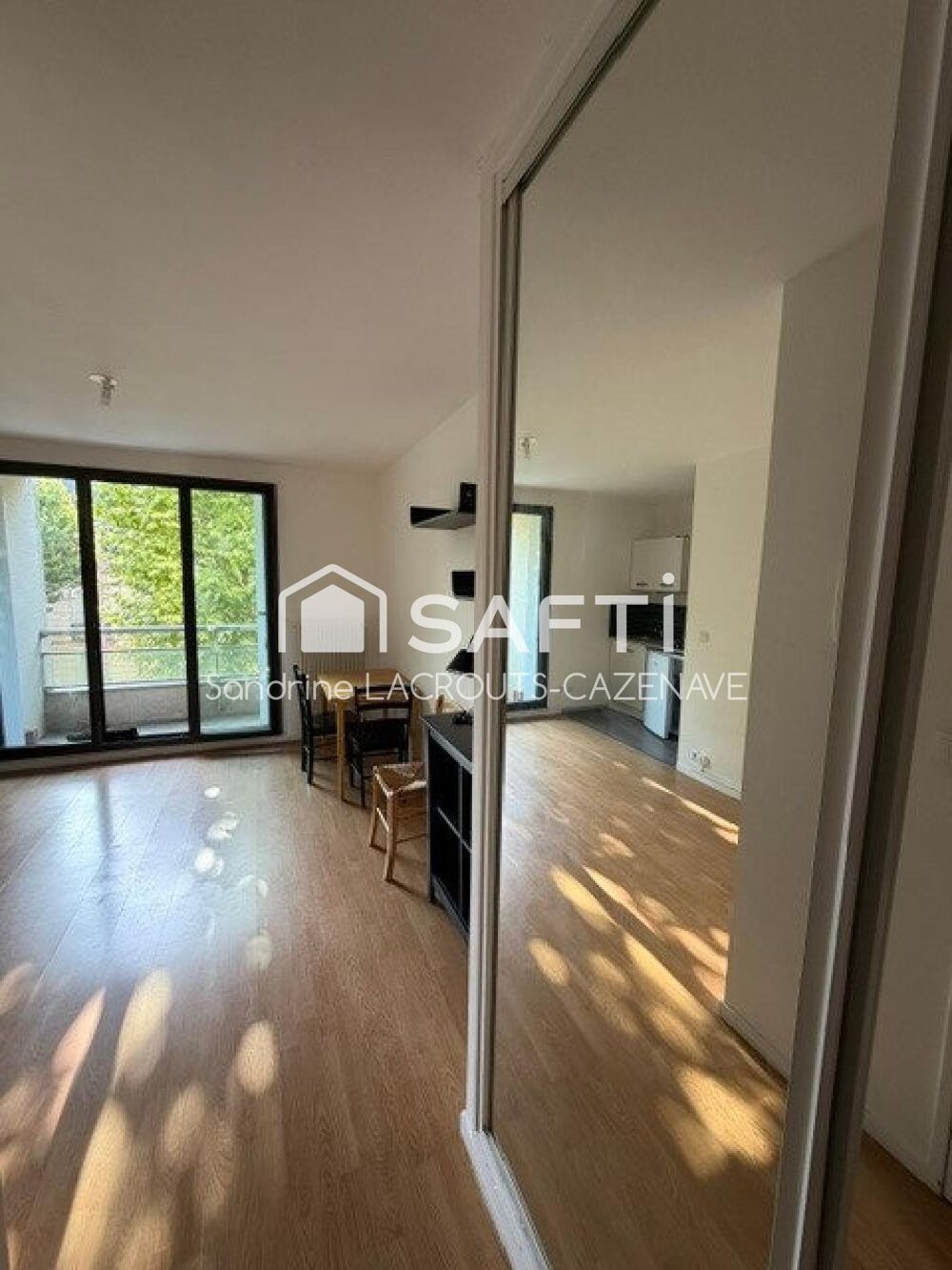 Vente Appartement Avenue Dauphine , studio avec balcon, cave et emplacement parking Orleans