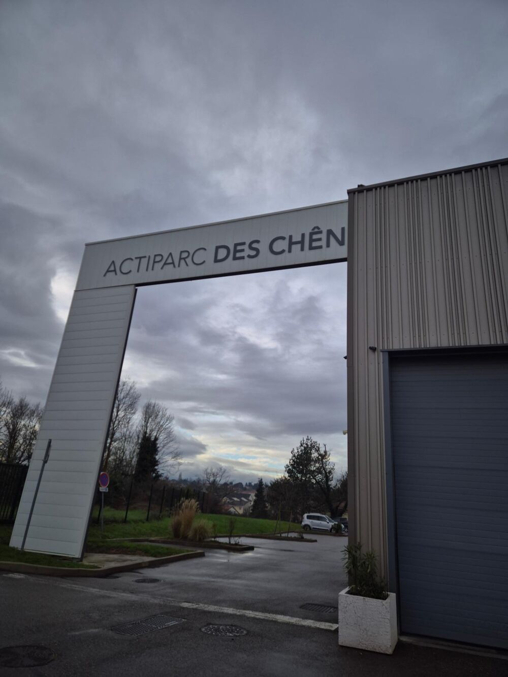   LOCAL D'ACTIVITE POUR ARTISAN ET PME ou STOCKAGE DIVERS 