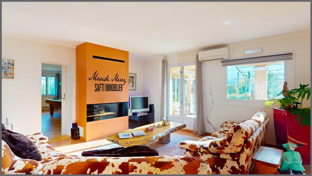 Villa de plain-pied offrant 2 logements (120 m2 et 87 m2) distincts pouvant se réunir facilement pour faire une seule grande mai