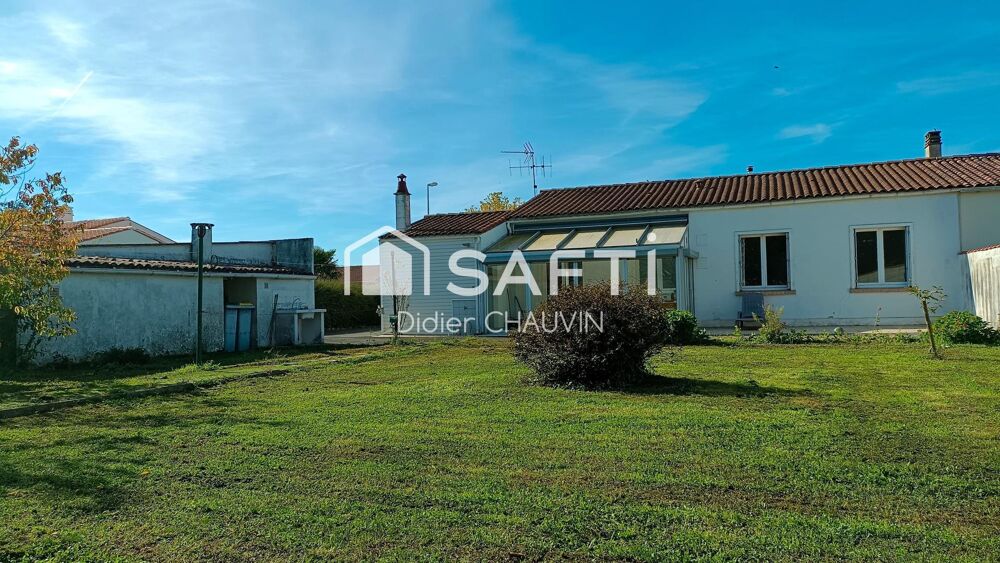 Maison plain pied avec de beaux volumes.