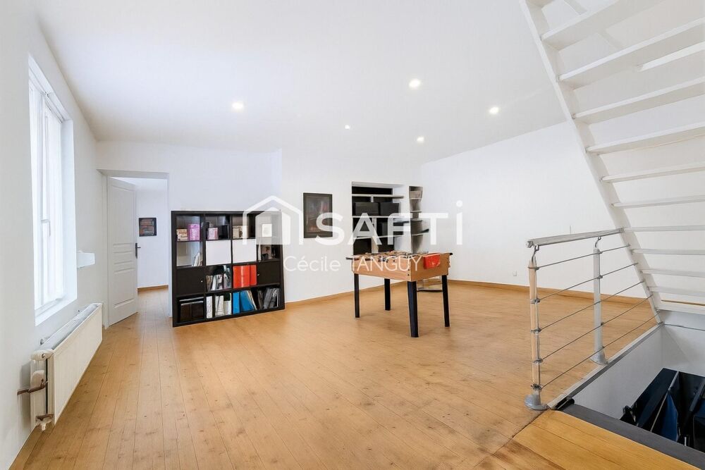 Maison aux beaux volumes avec ses 9 Pièces 222 m²