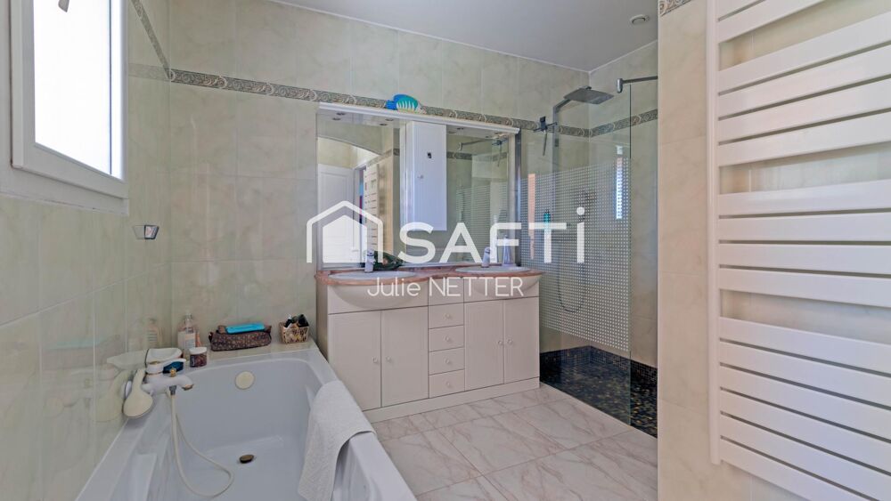 à vendre  Maison Roquebrune-sur-Argens (83520)