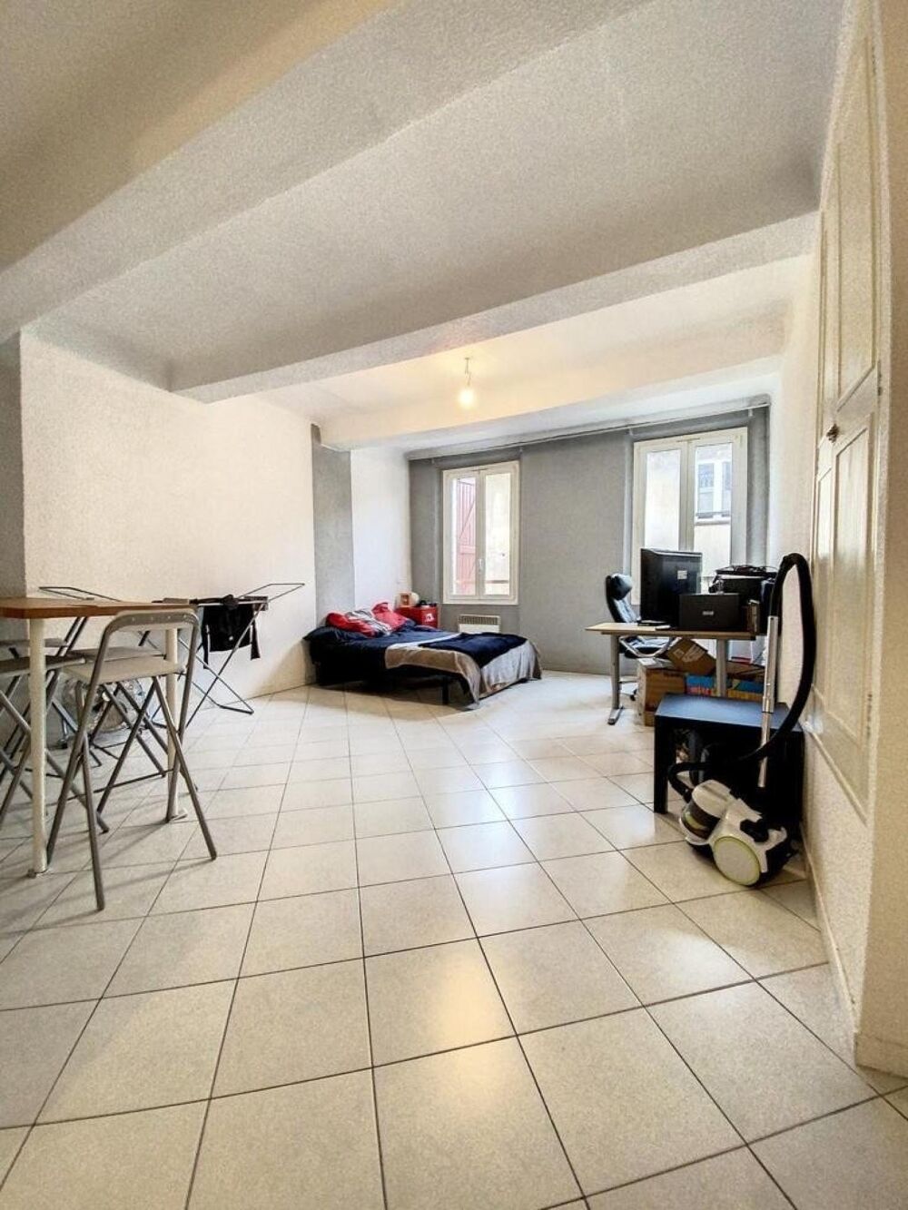 À LOUER  LE STUDIO QUI VA VOUS RÉCONCILIER AVEC LE CENTRE-VILLE DE DRAGUIGNAN