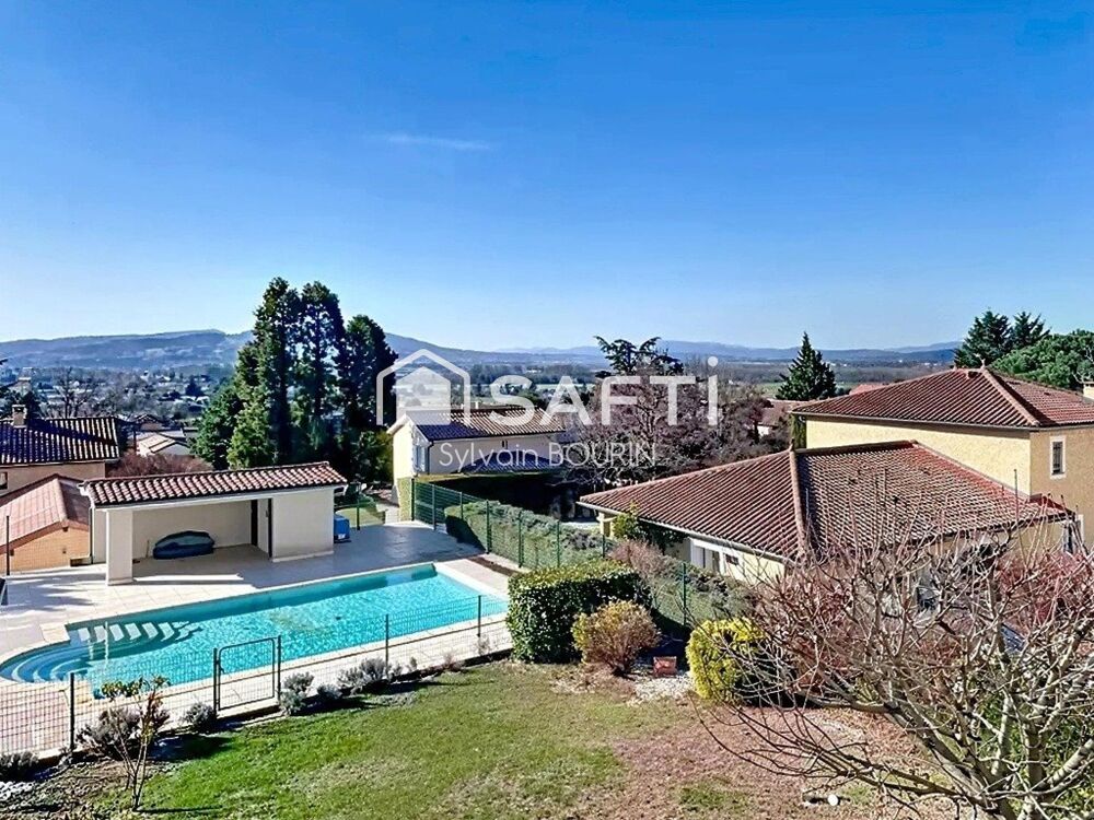 Maison darchitecte 230m2 avec 7 pièces et piscine