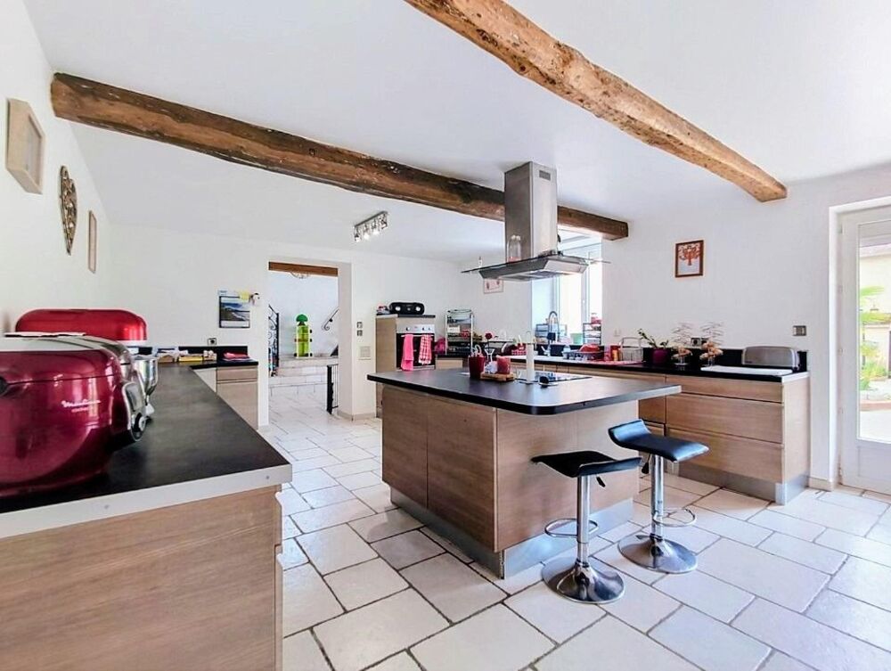 LA DOMINANTE  Propriété 20 pièces avec piscine, sauna et 2 appartements