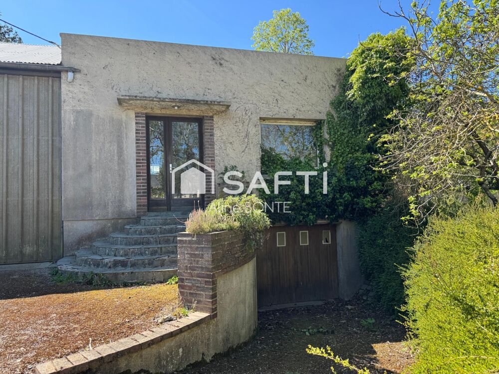 Maison sur sous-sol avec un hangar et un local