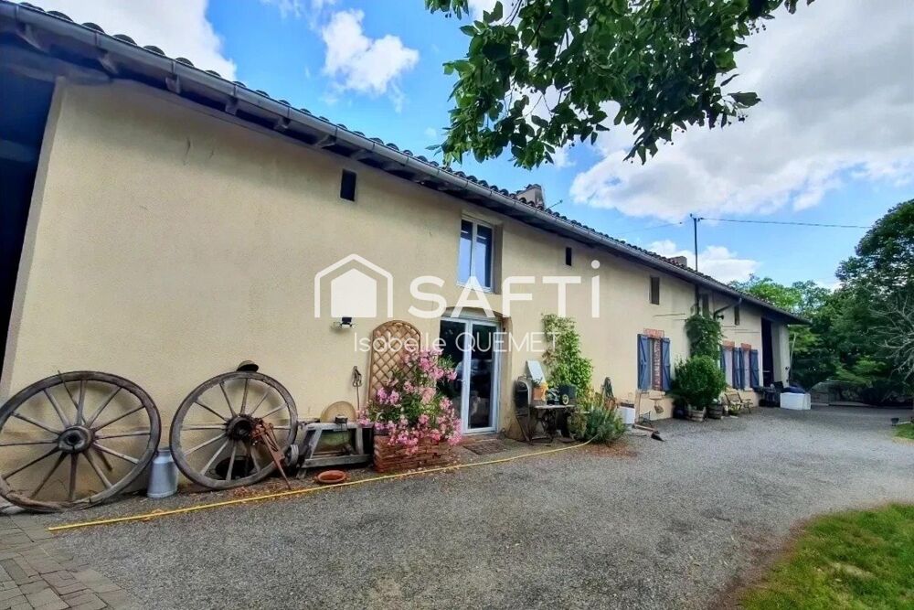 Ancienne ferme rénovée avec granges et vue panoramique sur la chaîne des Pyrénées